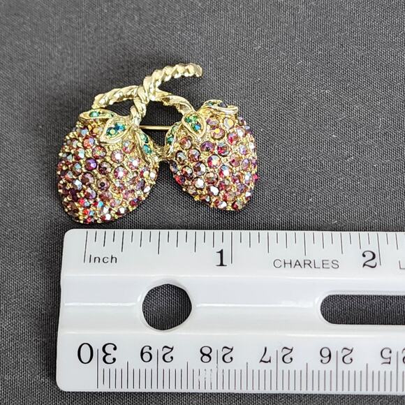 Vintage Beautiful Dual Strawberries Gold Plated Iridescent Rhinestone Brooch Pin - Picture 5 of 5
